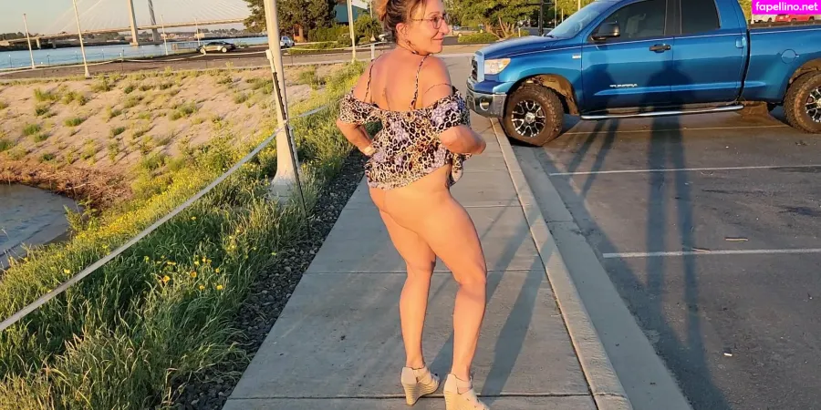 Bikinimilfmom55 OnlyFans Thumbnail #j1nRzsjXUf