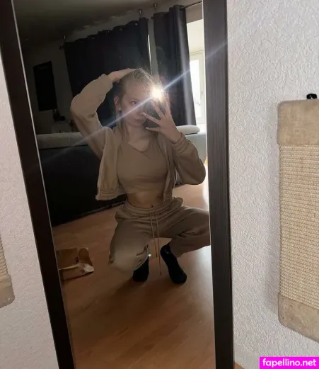 Blonde Vivi OnlyFans Thumbnail #47TUCpoI9d