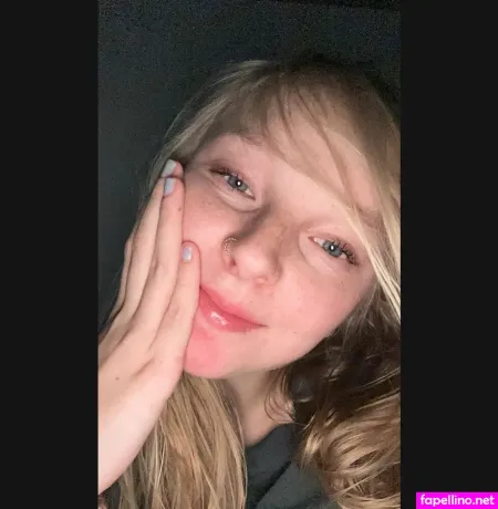 Blonde Vivi OnlyFans Thumbnail #U6luRGszMz