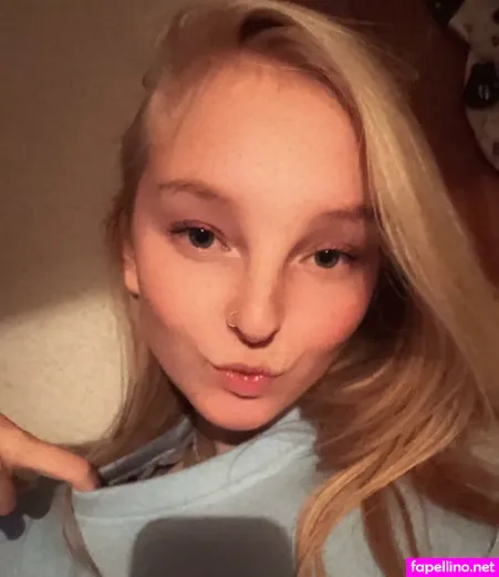 Blonde Vivi OnlyFans Thumbnail #u1gOKlwuMc