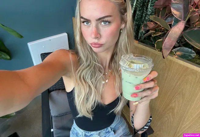 Blondeariah OnlyFans Thumbnail #MiDVbeGsYM