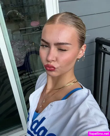 Blondeariah OnlyFans Thumbnail #N6DKDXfarA