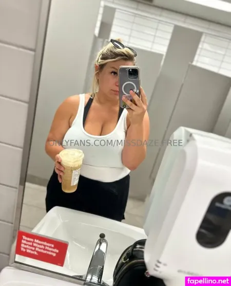 Blondebronzebad OnlyFans Thumbnail #5z6O9QyeIv