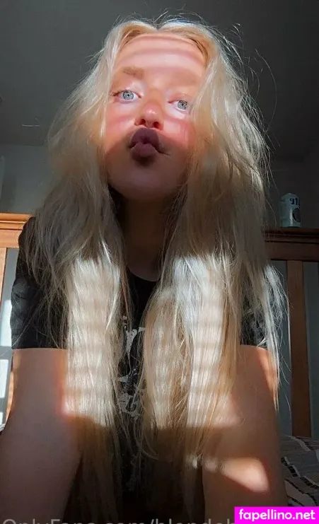 Blondehonney2 OnlyFans Thumbnail #dYUmatBZlI
