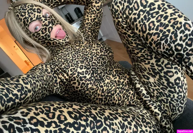 Blondehottiekerry 1 OnlyFans Thumbnail #jnslHamjls