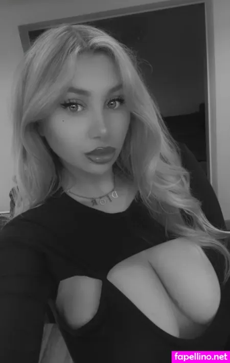 Blondewhitegyal Main Profile Photo