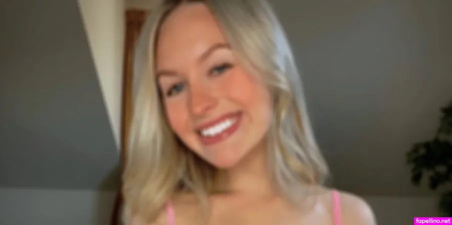 Blondie24 3 OnlyFans Thumbnail #B9HP5uE4q0