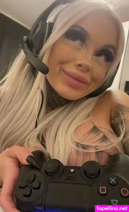 Blondiebombbarbs Badbarbiet OnlyFans Thumbnail #x6GQGOIcWk