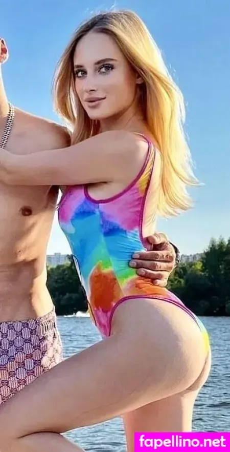 Blondinka Angelina OnlyFans Thumbnail #HHpC6iMR37