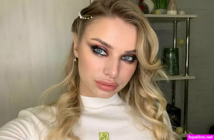 Blondyariax Main Profile Photo