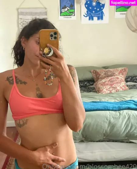 Blossombee420 OnlyFans Thumbnail #gPF75F3Dff