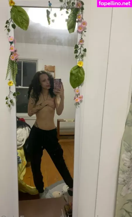 Blossoming Vixen OnlyFans Thumbnail #47O19N4ejT