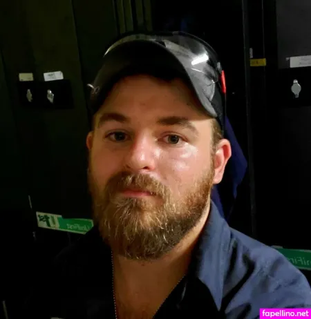 Bluecollarguy7994 OnlyFans Thumbnail #aBQagKANaj