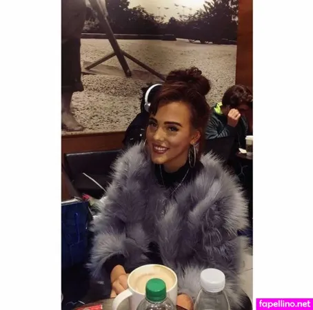 Bobbie Cook OnlyFans Thumbnail #aC2zJ1P6fg