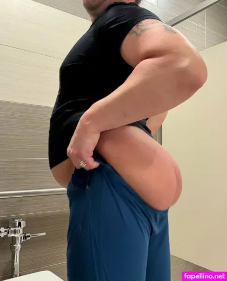 Bobluvstom OnlyFans Thumbnail #Lm9ZZLC6oH