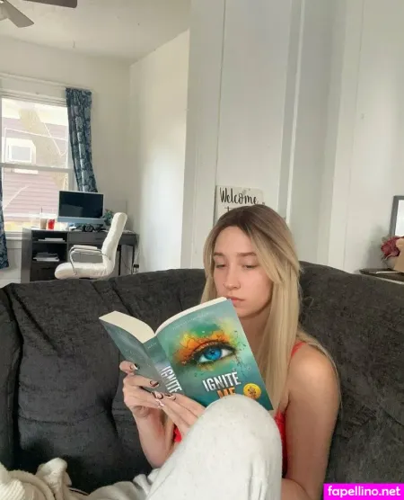 Books Withari OnlyFans Thumbnail #BimpQbLzM9