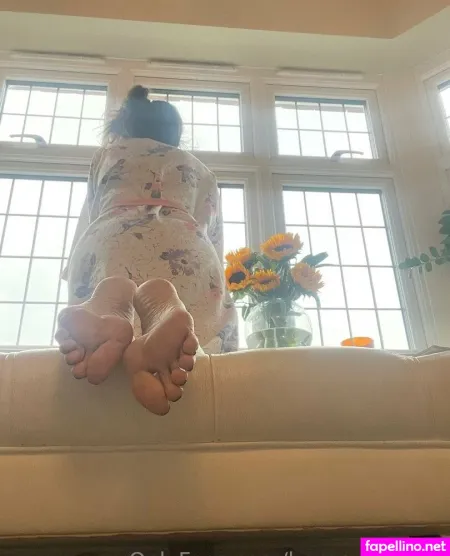 Bornroyal Feet OnlyFans Thumbnail #J07KJzYcLV