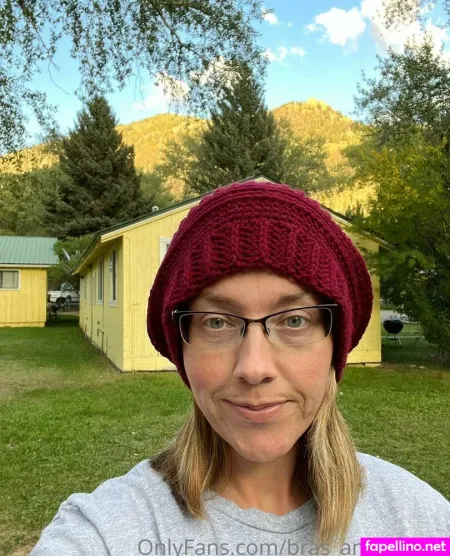 Bras And Hooks OnlyFans Thumbnail #DVrFj63oGE