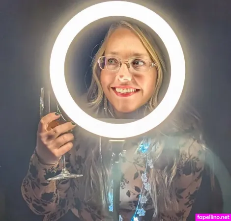 Bras And Hooks OnlyFans Thumbnail #jX78FlQaJG