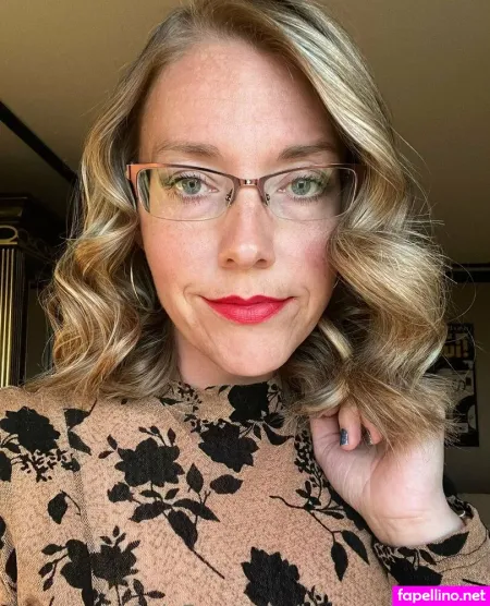 Bras And Hooks OnlyFans Thumbnail #kvC0vhC3J3