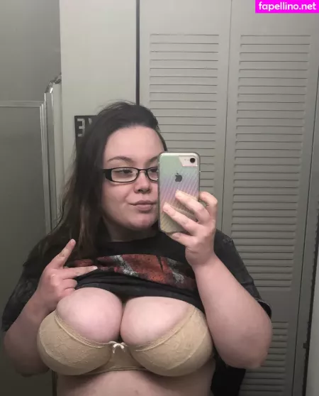 Bratty Britt420 OnlyFans Thumbnail #kFqq4iaphs
