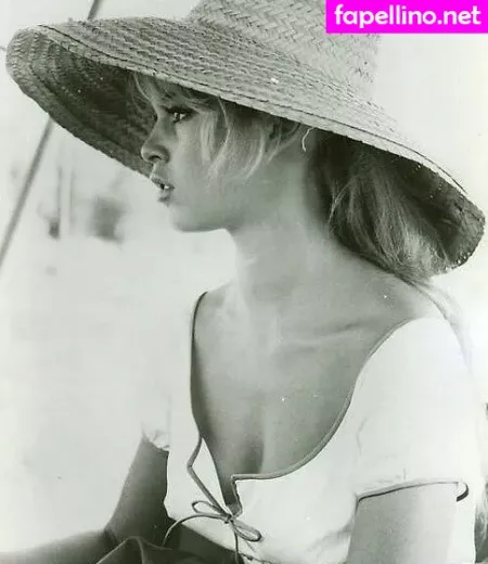 Brigitte Bardot OnlyFans Thumbnail #R6CtzxopJB