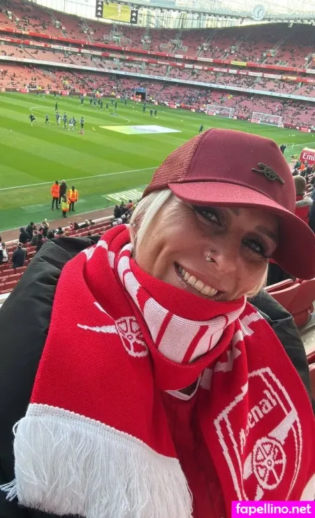 Brithotwife 2 OnlyFans Thumbnail #iHWfOYY92s