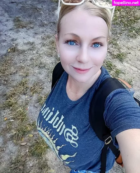 Britneyathome OnlyFans Thumbnail #asnT1s3Bm1