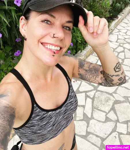 Britta Grtz OnlyFans Thumbnail #QEbkpTWASH