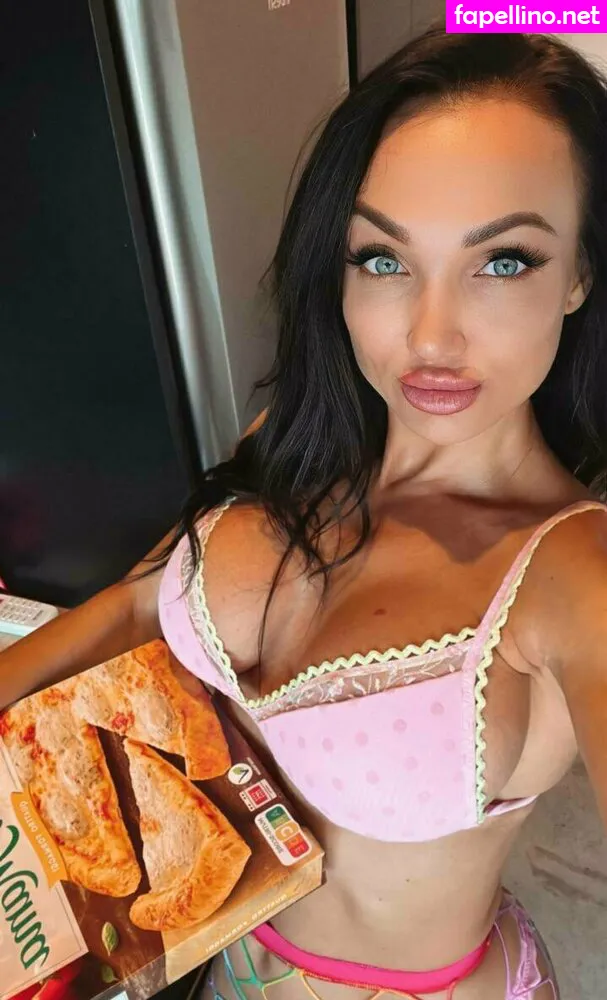 Brittany, brittany_y, missbbell Nude Leaked OnlyFans Photo #3IyeBiYknY