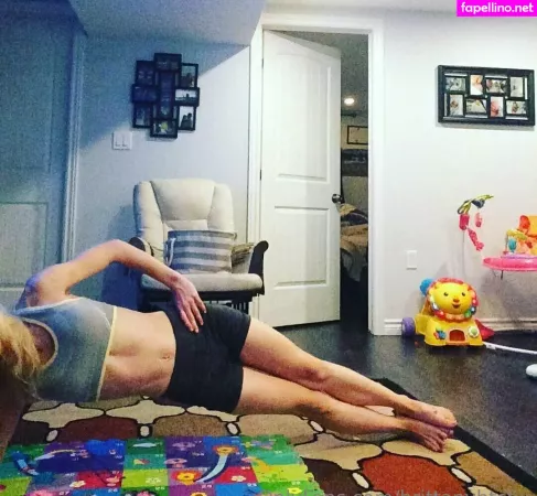 Brittanybtchx OnlyFans Thumbnail #Chxg8FeMid