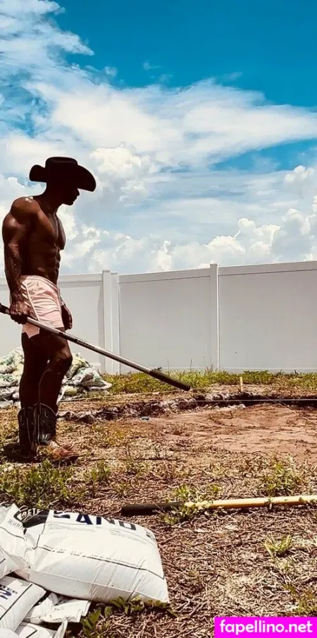 Bronze Adonis Free Main Profile Photo