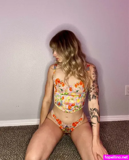 Brookeviolet photo