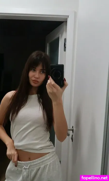Brunette Velvet OnlyFans Thumbnail #81k5d2NBfA