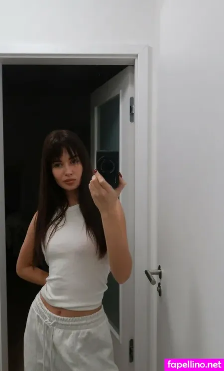 Brunette Velvet OnlyFans Thumbnail #hnlqnvBnHj
