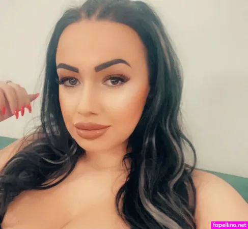 Busty Sexy Lora OnlyFans Thumbnail #SvDEG5VxUs