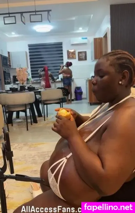 Busty Vivian OnlyFans Thumbnail #OU7PGLgFzQ