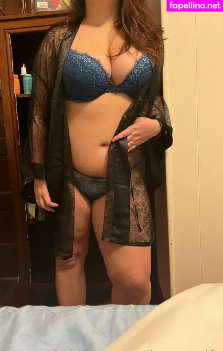 Busty Wife OnlyFans Thumbnail #uQRPByaUWU