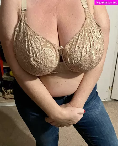 Busty38hh OnlyFans Thumbnail #cImnqltqO2