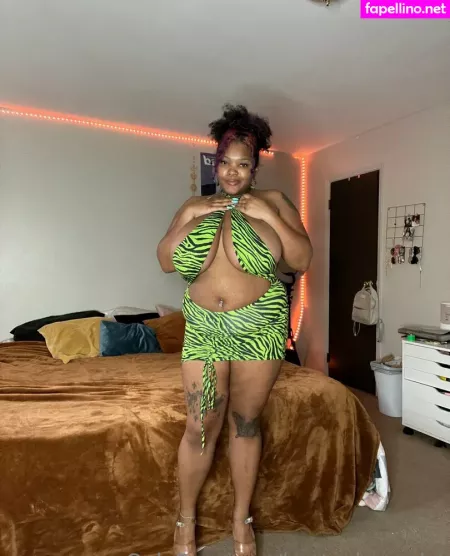 Bustyebonyslxt OnlyFans Thumbnail #PFy5uX1HDR