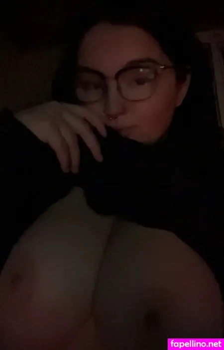 Bustygothtease Main Profile Photo