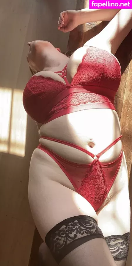 Bustylily OnlyFans Thumbnail #0dv3N9p7bS