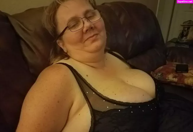 Bustywench OnlyFans Thumbnail #0ZuY9g01qy