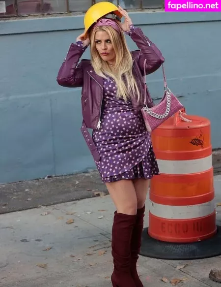 Busy Phillips OnlyFans Thumbnail #E1Y0D7jbSq