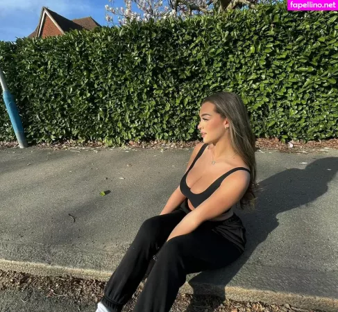 Camille Kathleen Bennetton OnlyFans Thumbnail #CxN9BtNLeg