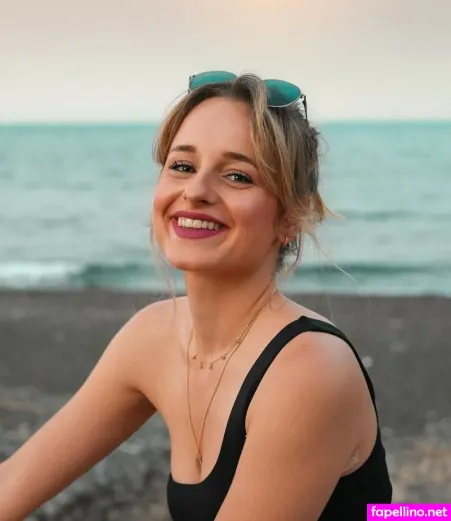 Camille Lv OnlyFans Thumbnail #1AzTDoNtgk