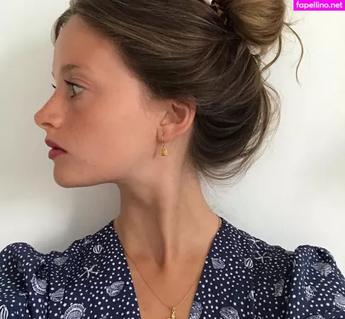 Camille Yolaine OnlyFans Thumbnail #tP7Zhi4ry0