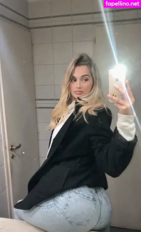 Cande Simoneit OnlyFans Thumbnail #s6FbxNT4GL