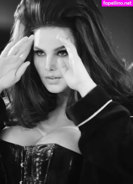Candice Huffine OnlyFans Thumbnail #vIo4EzWiQA