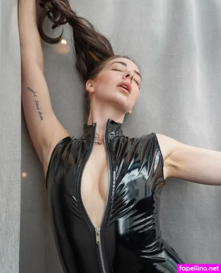 Caraa Sinclairr OnlyFans Thumbnail #N66pxU6bFf